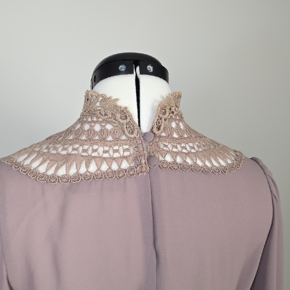 Vintage Joseph Ribkoff beige Lace Neck Dress – Made in Canada - Picture 6 of 9